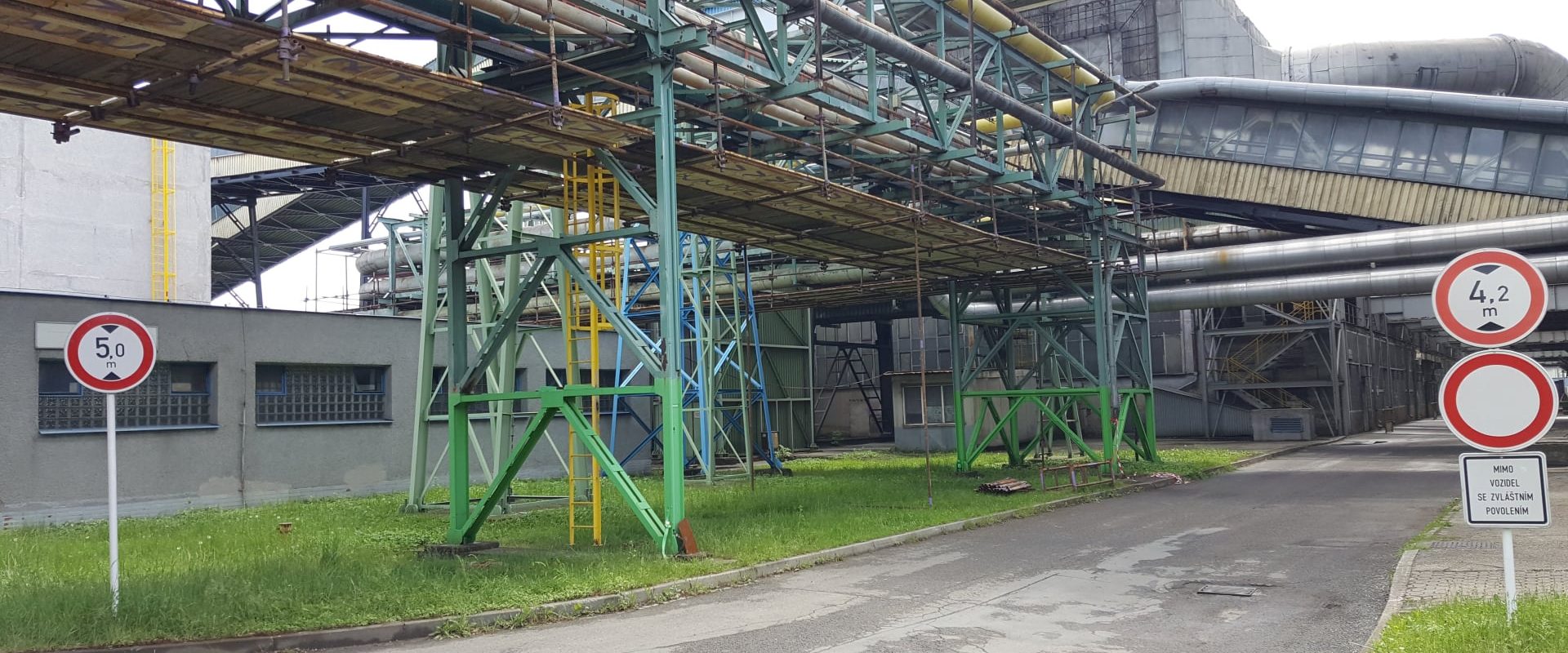 zavesne-leseni-k-potrubnimu-mostu-ede